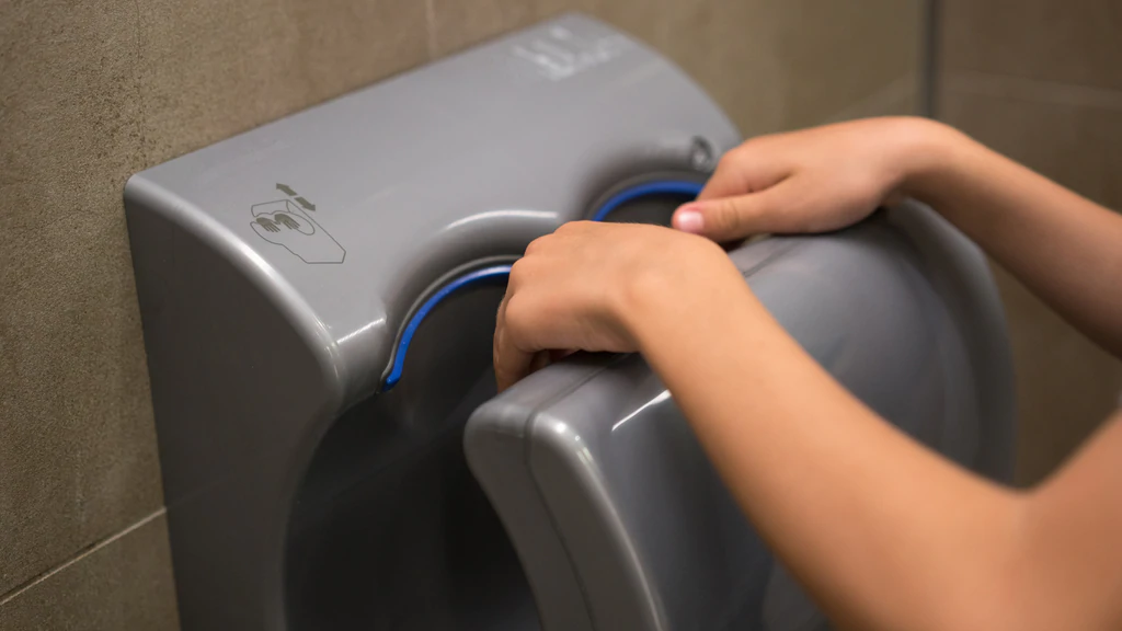 automatic hand dryer