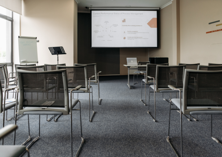 Top 10 Projector Screens to Get Online in Canada