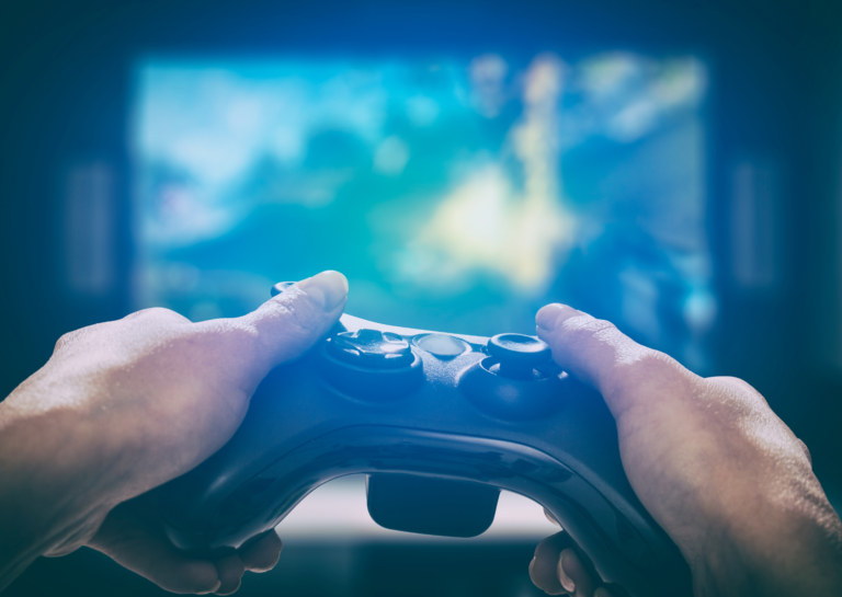 Editor’s Pick Top 4 Electric Projector Screens to Use for Gaming