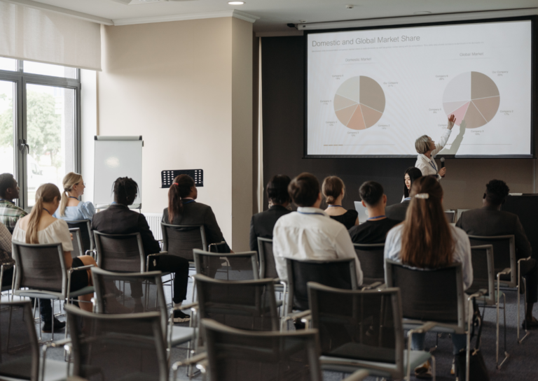 Manual vs Electric Projector Screens: Pros and Cons in One Blog